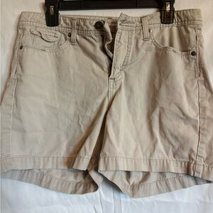 Lee Lower on The Waist beige Shorts